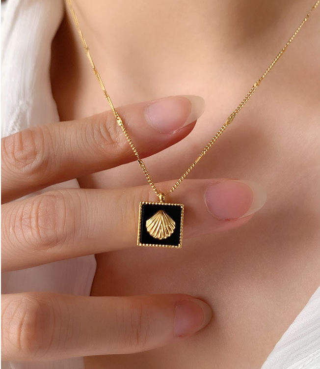 5g Weight Necklace Classification Acrylic Black Small Square Shell Titanium Steel Necklace Wholesale Nihaojewelry