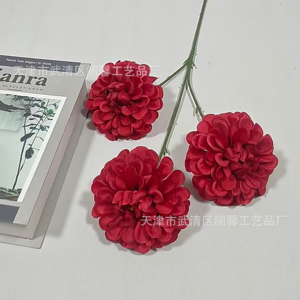 빨간색