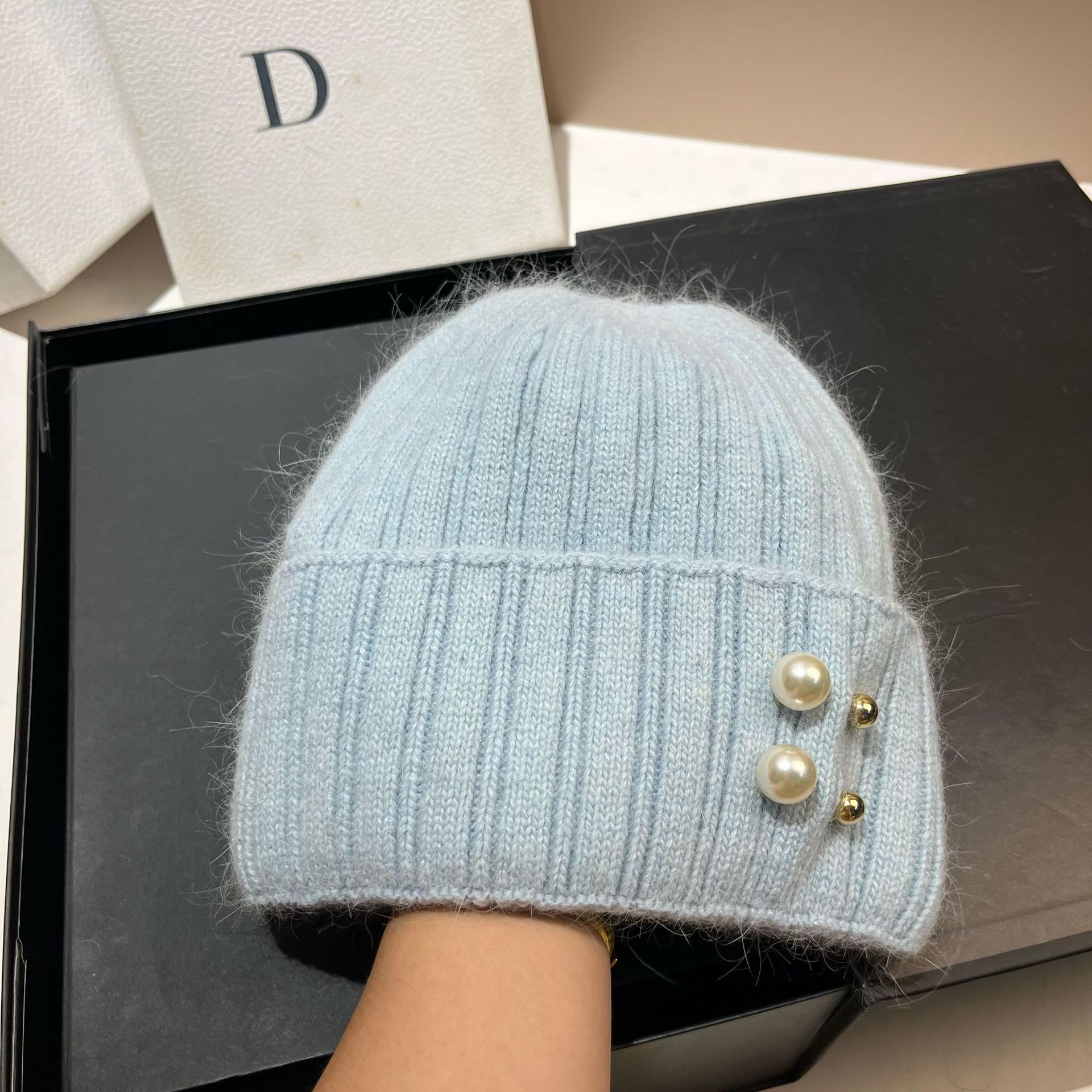 Winter Neue Kleine Duftenden Stil Perle Kaninchen Haar für Frauen, Mode Nordic Wärme Gestrickte Kopf Kalten Hut Trendy_voghion.com