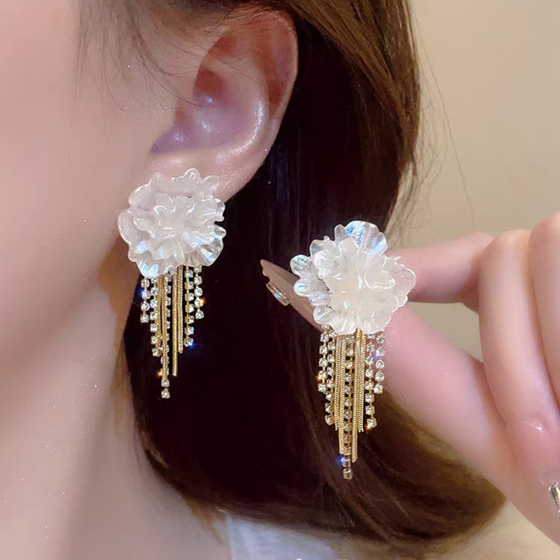 超仙時尚白色花朵耳環女小眾設計感流蘇大氣金屬耳釘簡約新款耳飾