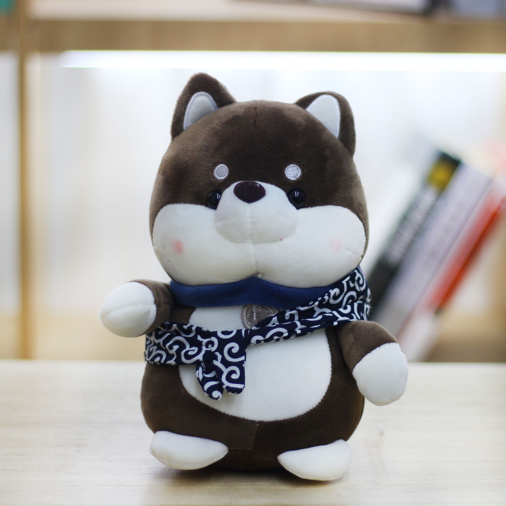 Dark brown stray dog ​​24 cm