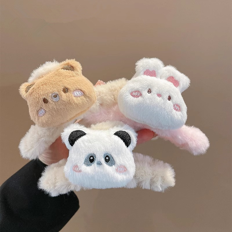 秋冬のかわいいアニメのぬいぐるみのウサギのパンダはクリップの後頭部のヘアピンの大きいサイズのサメの魚のクリップの量の多い女をつかみます。|undefined