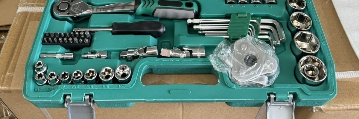121-Piece Auto Repair Tool Set, Car Maintenance Repair Kit, Socket Set, Wrench Combination, Car Repair Wholesale
