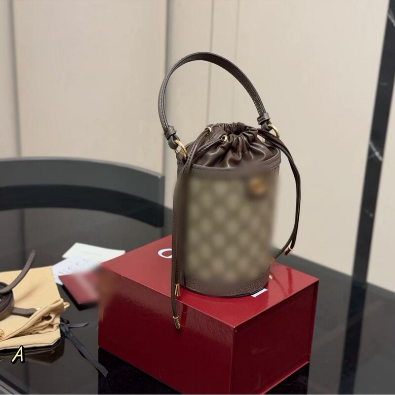 Gucci Ophidia bucket bag is made of canvas, lightweight and durable, vintage and stylish, classic and versatile Gucci Ophidia bucket bag is made of canvas, lightweight and durable, vintage and stylish, classic and versatile