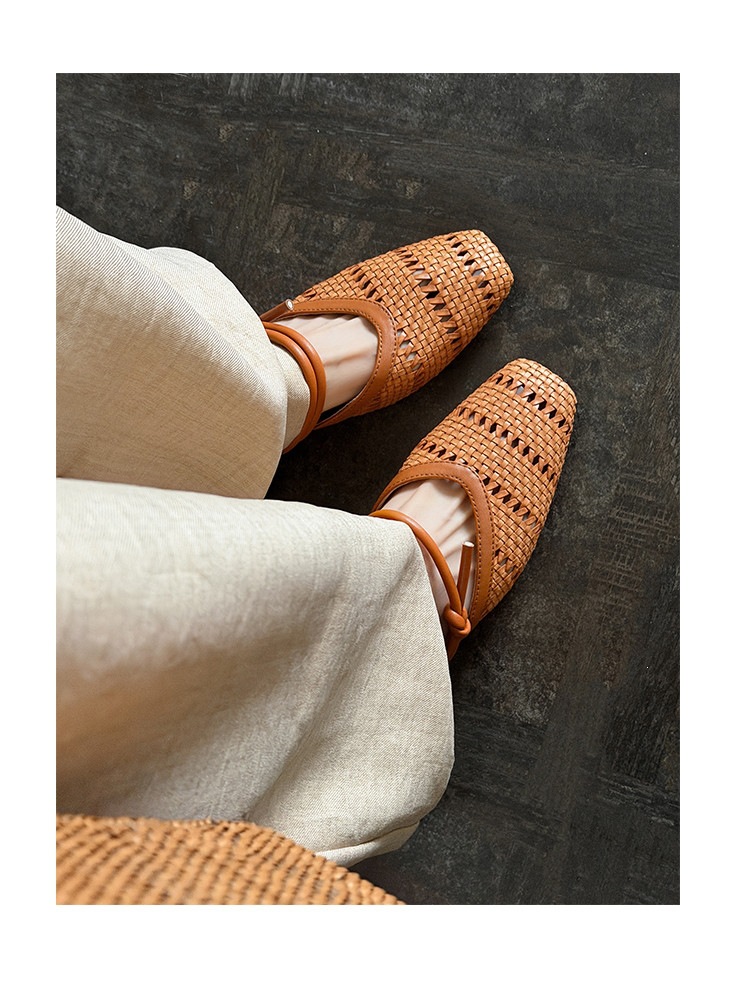 Dép sandal nữ da cừu mũi vuông gót thấp quai chữ V phối màu — màu nâu, Màu cà phê đậm, màu trắng ngà chi tiết 50