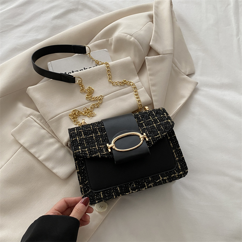 Primavera y verano 2025 nueva personalidad tendencia sagrada casual simple cadena de metal bolso de hombro mensajero pequeño cuadrado bolso femenino