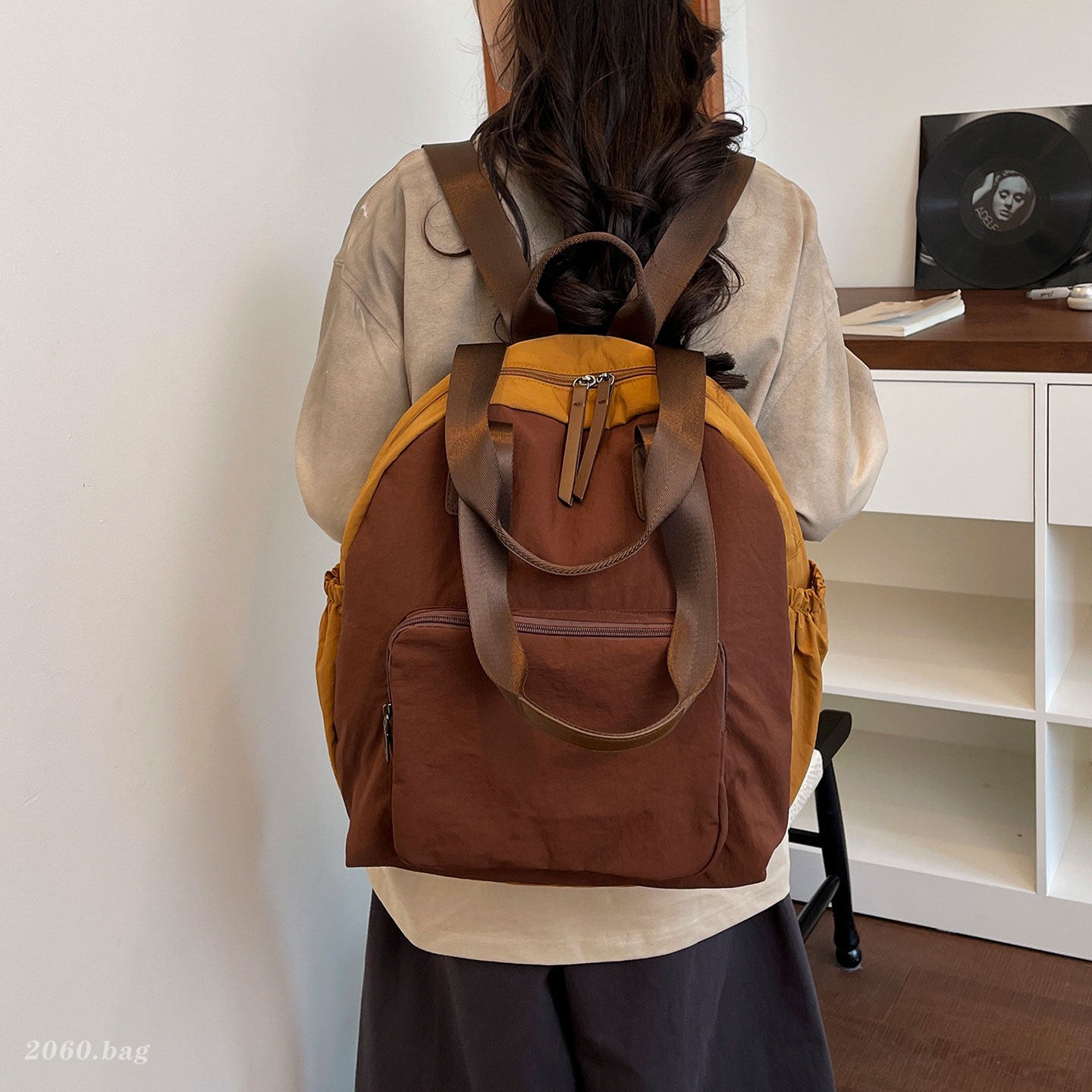 Bolso de moda temperamento 2026 bolso de gran capacidad de viaje mochila ocio simple versátil nuevo estudiante en clase