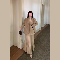 早秋韩系穿搭一整套卡其色西装外套重工网纱拼接吊带连衣裙套装女