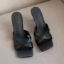 细跟一字交叉带外穿高跟鞋