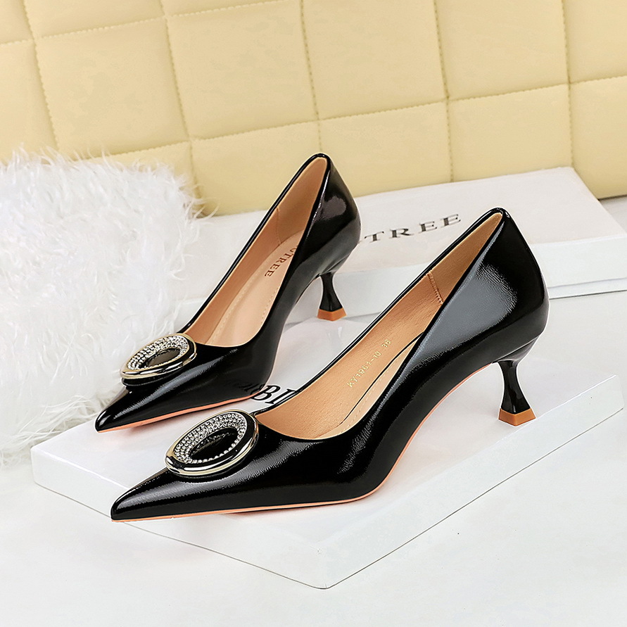 1961-K61 European And American Style Banquet Fashion Patent Leather Shallow Mouth Pointed Toe Metal Rhinestone Buckle_vogvips.com