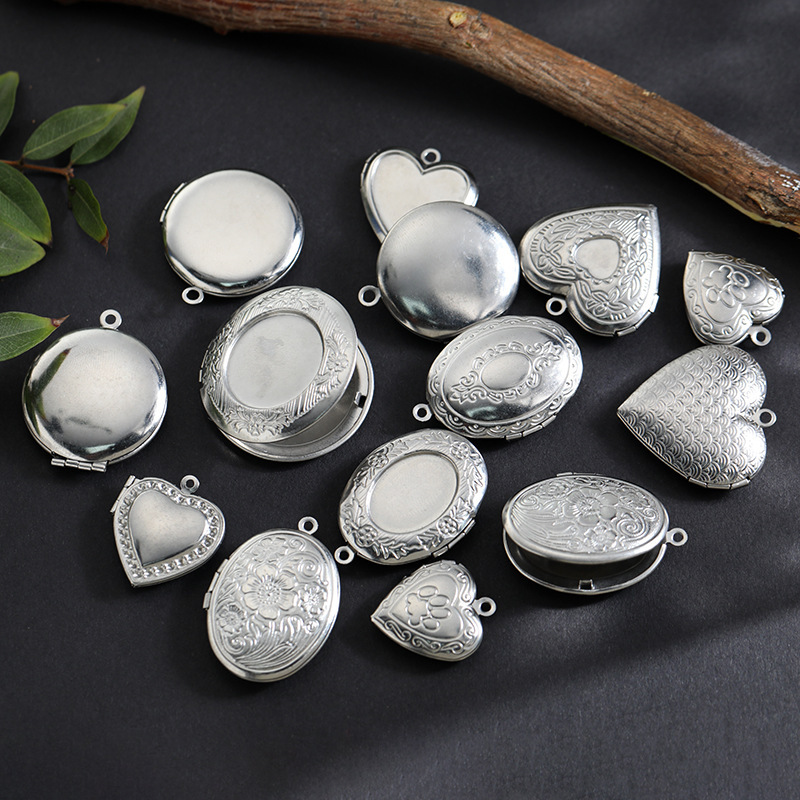 Vintage Plum Blossom Pendant Souvenir Chrysanthemum Photo Box Open Photo Box Pendant Clavicle Chain Couple Vintage Plum Blossom Pendant Souvenir Chrysanthemum Photo Box Open Photo Box Pendant Clavicle Chain Couple