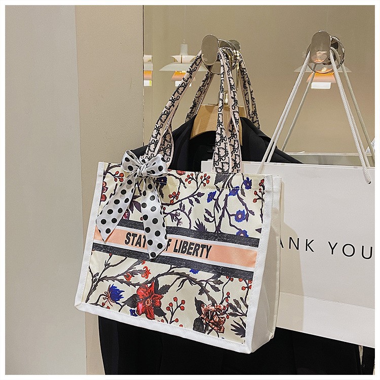 Bolsa de hombro de lona de gran capacidad bufanda de seda casual de mujer nueva moda bolsa de compras estudiante cubo Portátil Bolsa de maquillaje cuadrado