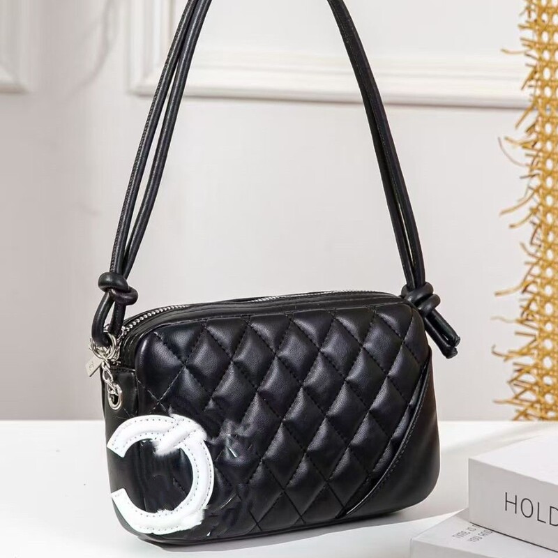 New vintage black and white color-block messenger bag, panda-themed horizontal shoulder bag, commuter bag, Kangpeng camera bag, and underarm bag New vintage black and white color-block messenger bag, panda-themed horizontal shoulder bag, commuter bag, Kangpeng camera bag, and underarm bag
