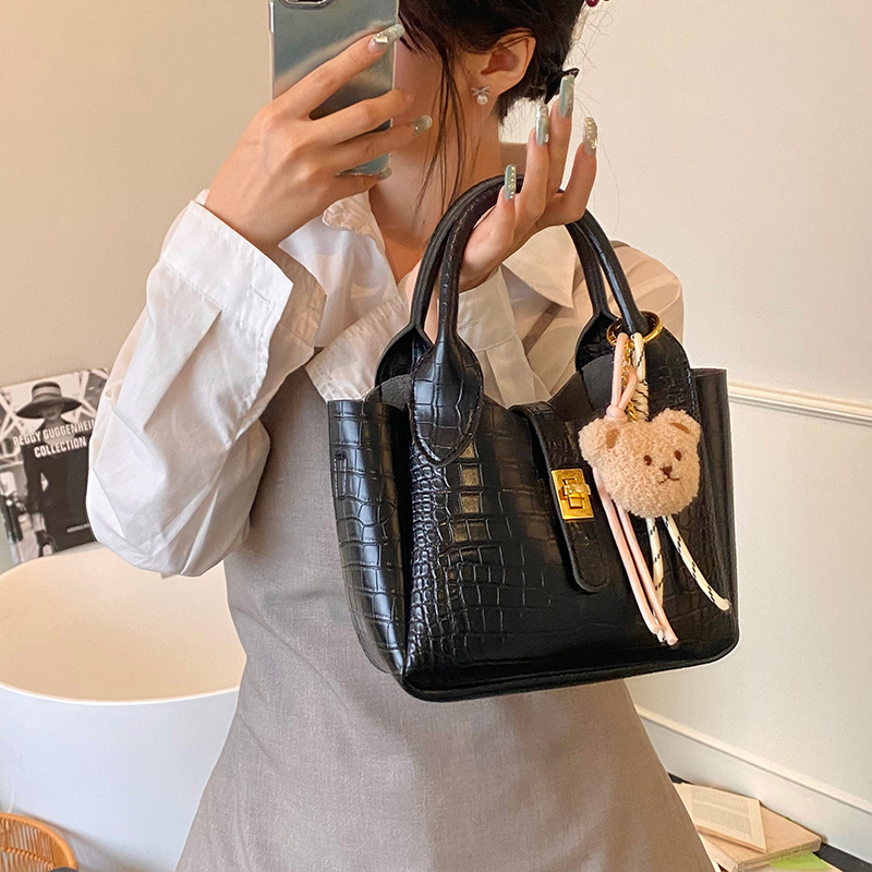 Comercio exterior super fuego patrón de cocodrilo llevar a mano bolso de cubo mujer 2025 nuevo bolso de hombro de viaje de moda bolso de mensajero de todo fósforo