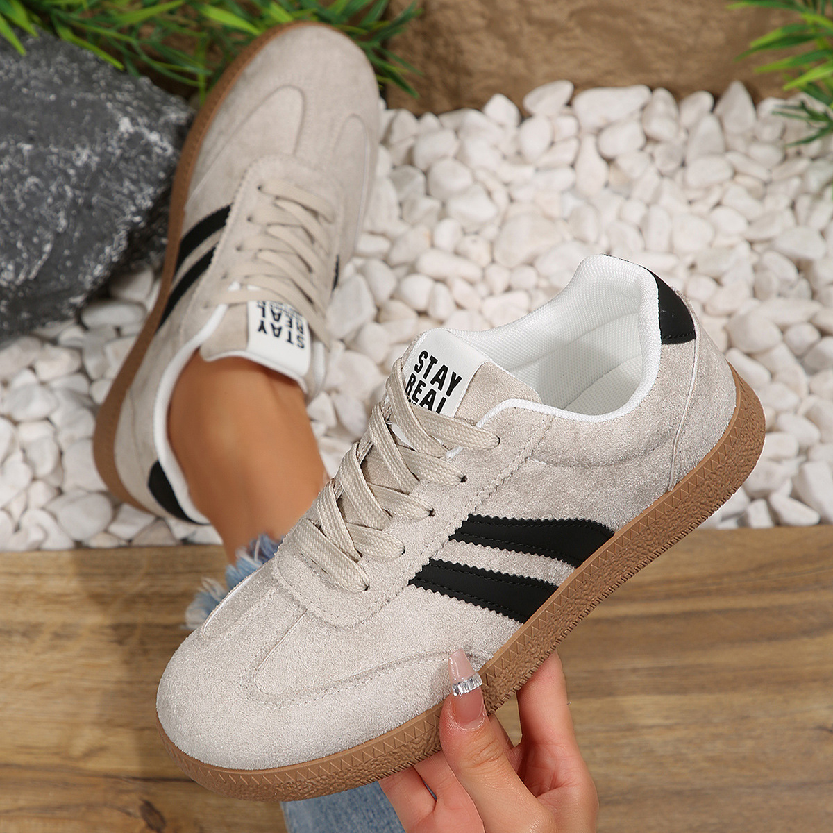 Zapatos de entrenamiento de base plana para mujeres 2025, primavera y otoño, zapatos de skate de comercio exterior de tamaño grande, zapatos casuales de moda, zapatos blancos para mujeres