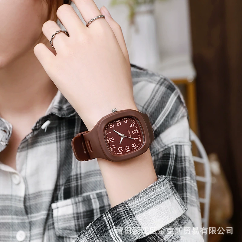 Square quartz watch, unisex, simple elegant design, silicone strap, lightweight