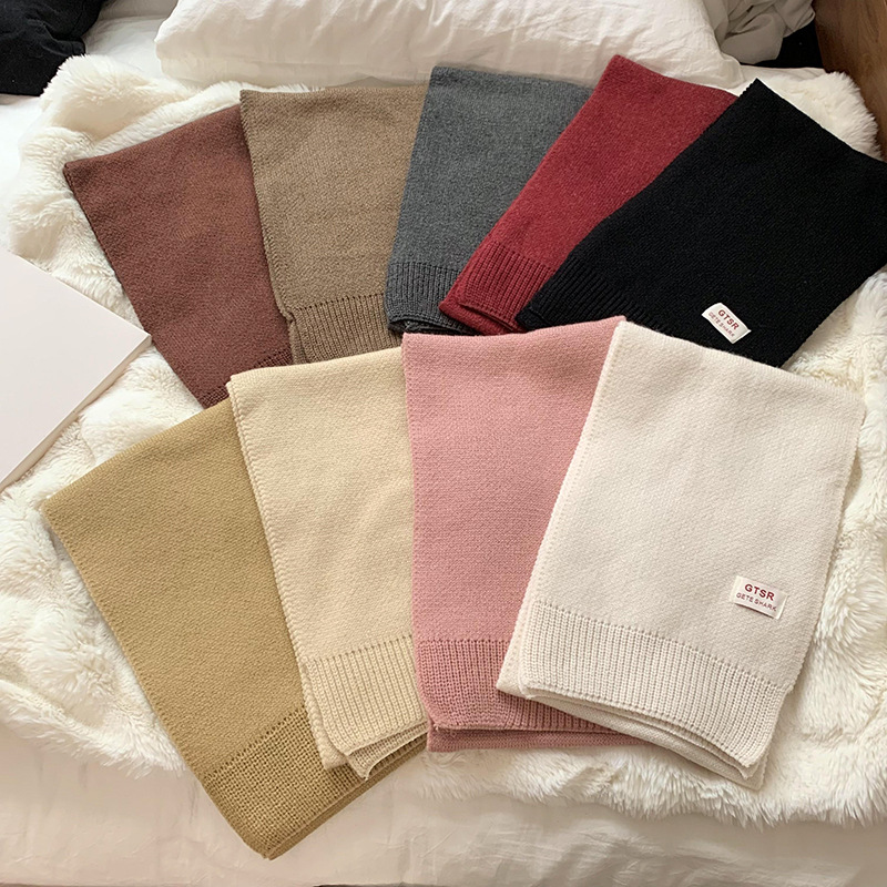 Bufandas de punto para mujeres de alta calidad2025 otoño y invierno versátiles parejas calientes de cuello pequeño bufandas al por mayor