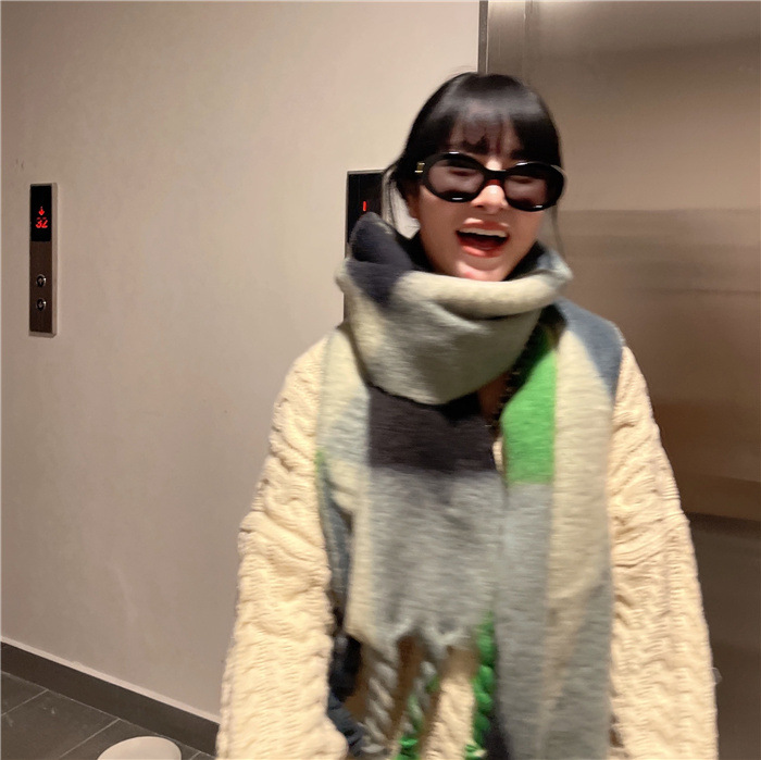 Korean Ins2023 new winter geometric color gradient mohair fringe scarf for women's shawl with two necklaces_voghion.com