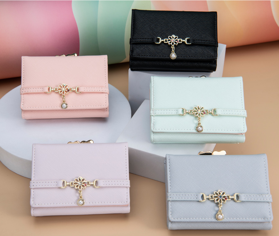 Cartera Corta de Tres Pliegues Cartoon para Mujer de Cuero PU Ligera para Uso Diario image 8