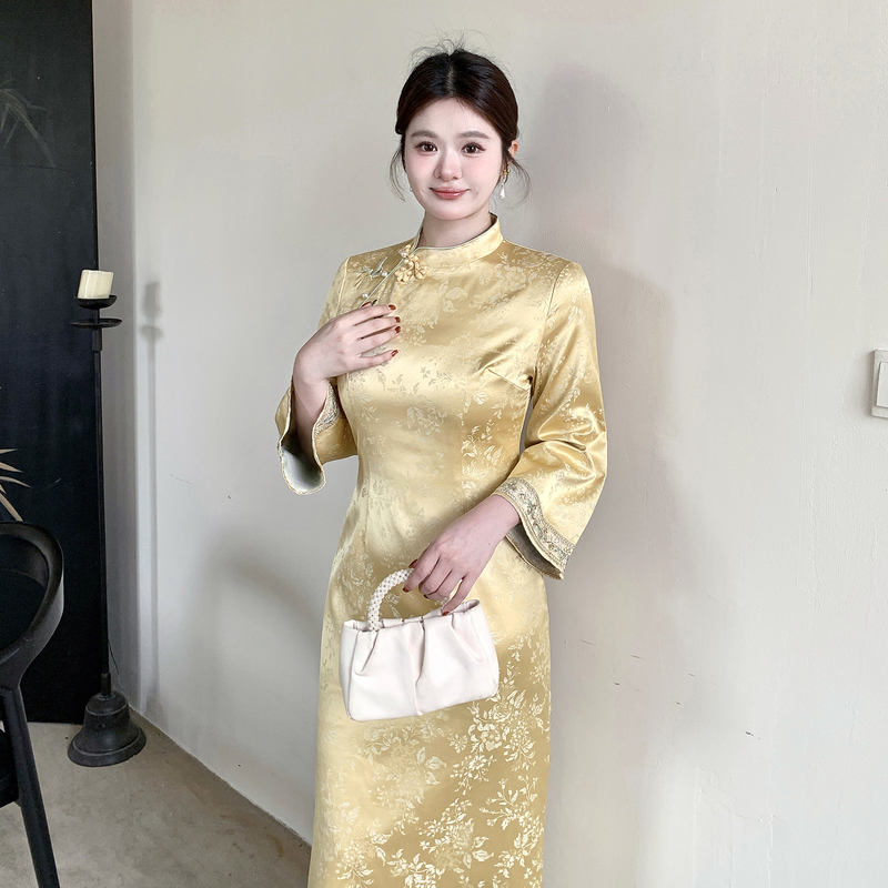 Plus-Size Women's New Chinese-Style Satin Improved Qipao Dress with Vintage Jacquard Embroidery, Stunning and Slimming, Versatile Dress