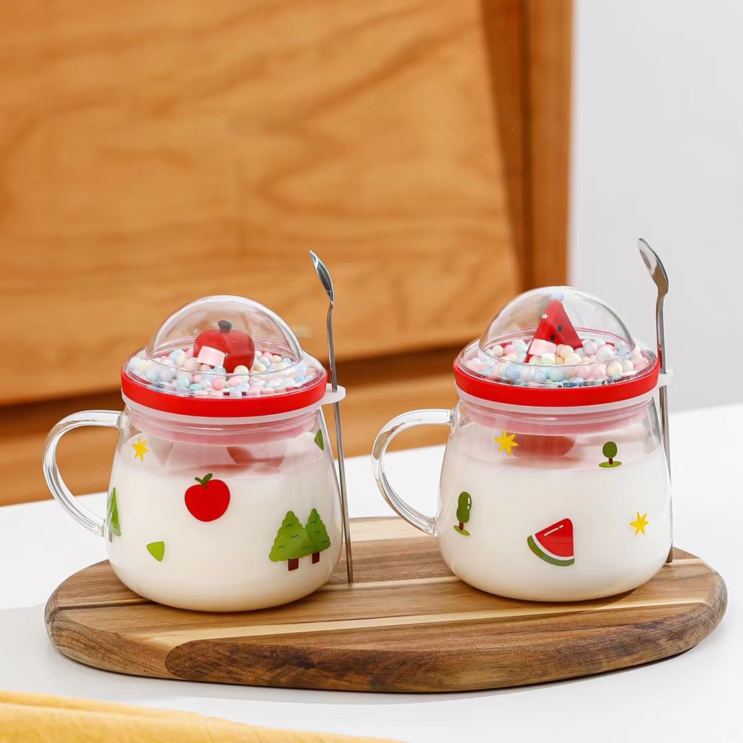Taza de fruta de niña linda de dibujos animados lindo creativo con tapa cuchara taza de agua de vidrio taza de corazón de niña DE ALTO aspecto taza