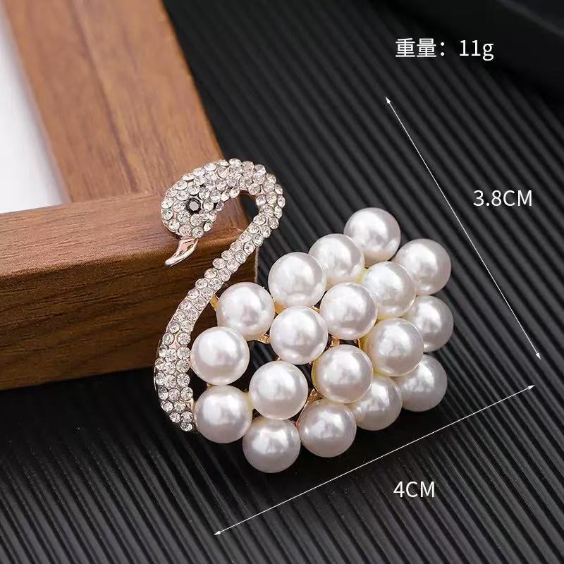 新款时尚大气珍珠胸针女合金天鹅动物胸花镶钻别针胸针饰品批发西|undefined