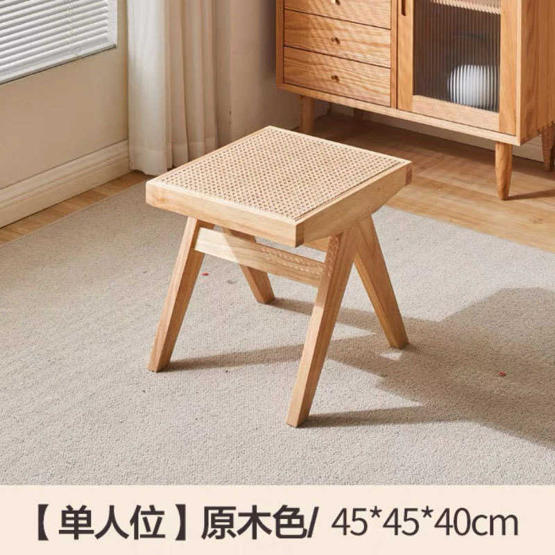 작은 사각형 의자