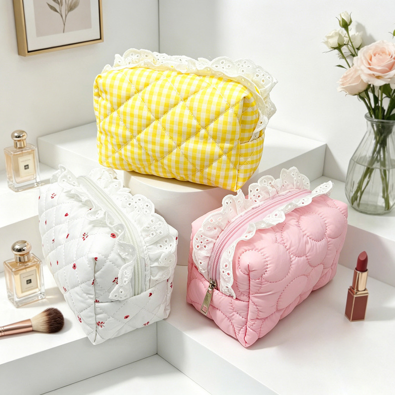 New cross-border quilted makeup bag with high aesthetic appeal, lace trim clutch bag, large capacity portable travel storage bag