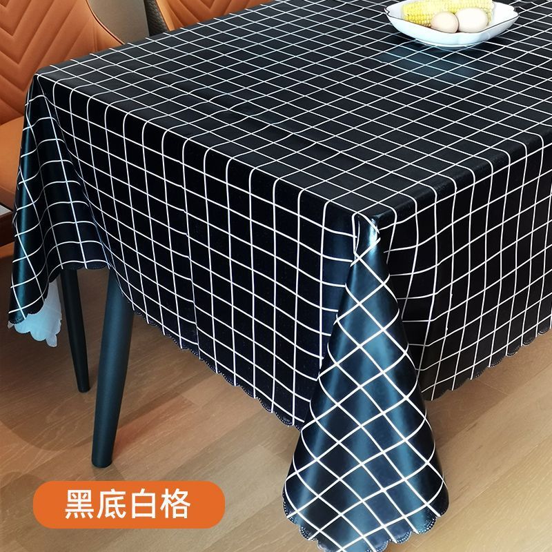 야외 사진 촬영, 캠핑 분위기의 식탁보, 검정색 배경과 흰색 체크무늬 레이스