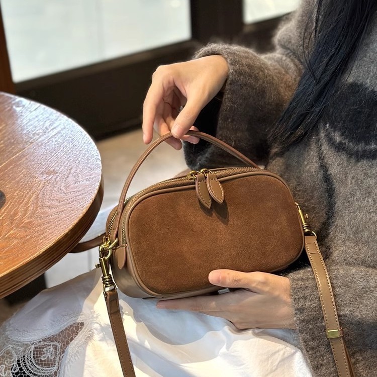 Women's Small Handbag 2025 New Arrival Niche Design Crossbody Bag Fashion Versatile Soft Leather Vintage Shoulder Bag - Thumbnail 4