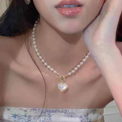 2025 Trendy Mid-Luxury Pearl Necklace for Women - Unique Design, High-End Charm, Clavicle Chain, Fashionable and Versatile Accessory