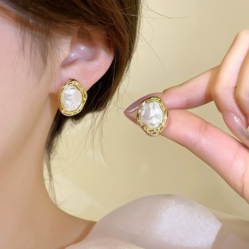 Baroque pearl gold edge stud earrings