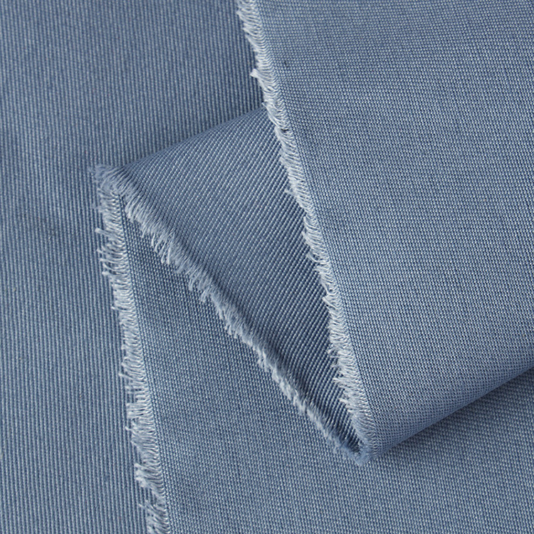 Ligero suave 116gsm poliéster algodón twill tela de camisa de hombre