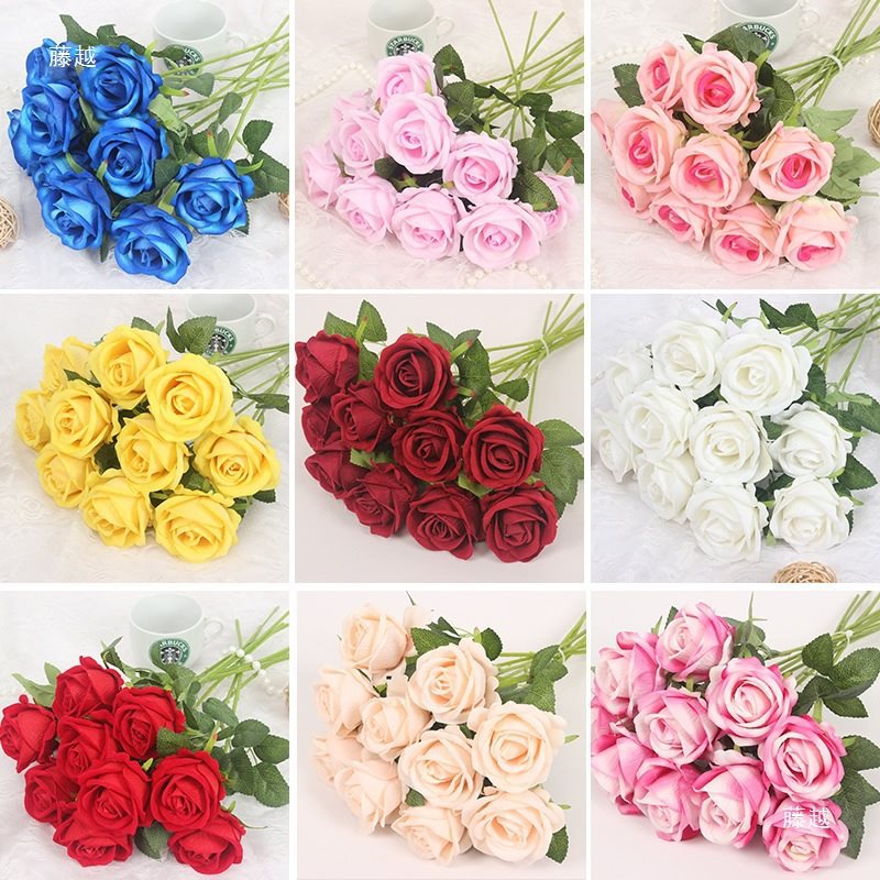 Topa de veludo rosa cascada flor falsa diseño de fondo pared red perforación roja decoración de rosa pared de cártamo del centro comercial