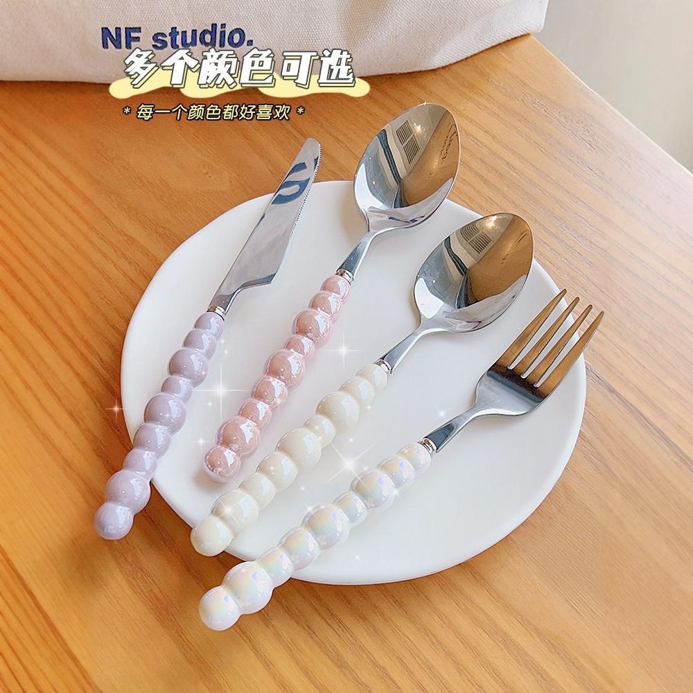 Ins 스타일 라이트 럭셔리 진주 세라믹 핸들 스테인레스 스틸 식기 창조적 인 고가의 서양 스테이크 나이프와 포크 스푼 디저트 스푼