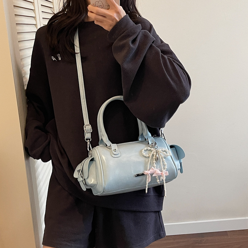Versión coreana del bolso pequeño de mano súper caliente para mujer 2025 nuevo bolso de hombro de diseño de nicho bolso de mensajero popular de verano