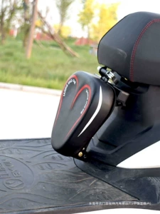 Front-mounted foldable child seat for electric motorcycles and scooters, suitable for children and infants