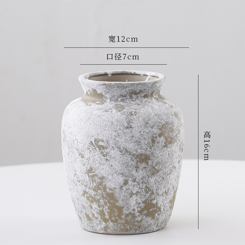 汝窯花瓶陶磁器中国式高級感民宿ホテルに生花を挿します。|undefined