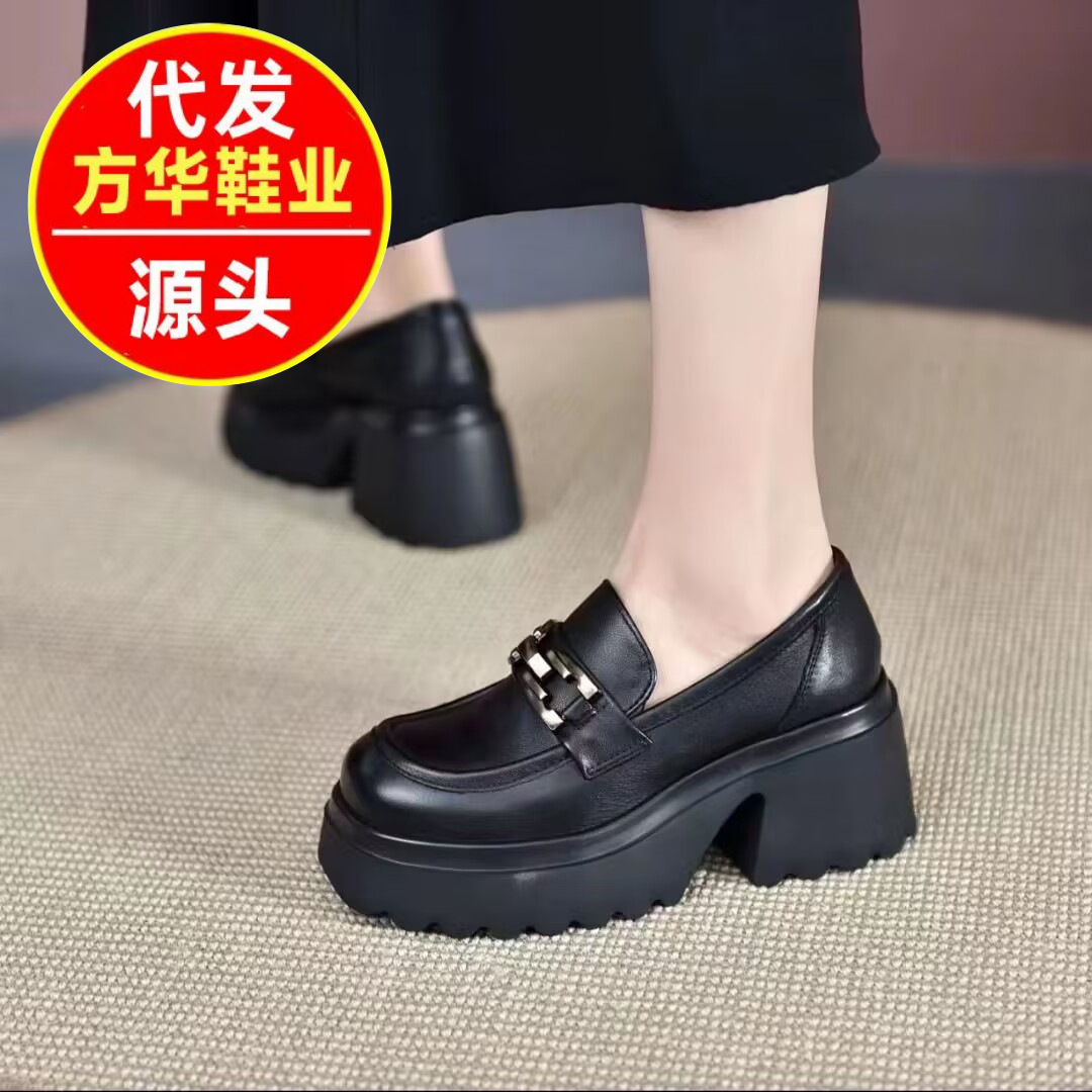 Zapatos de cuero suave, zapatos de cuero variados, zapatos de elevación de suela gruesa, 2026 nuevos zapatos de otoño británicos de un solo pie.