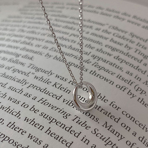 Japanese and Korean-inspired cold Ins geometric circle pendant necklace for women, retro minimalist fashion temperament ring lockchain