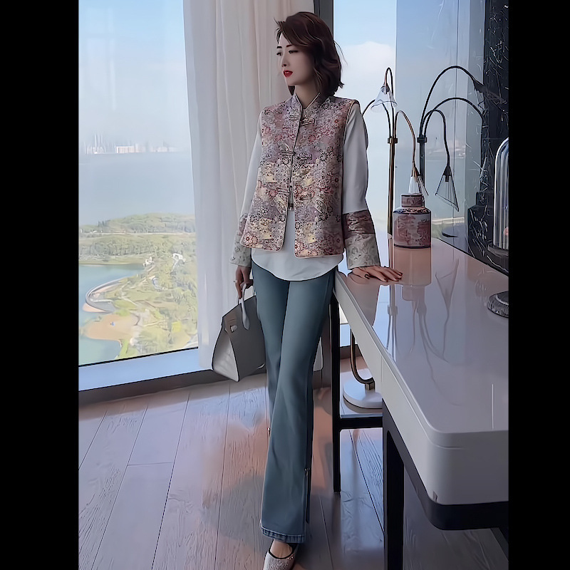 Trendy micro-flared jeans spring a set of trendy color contrast short cardigan vest three-piece women's clothing