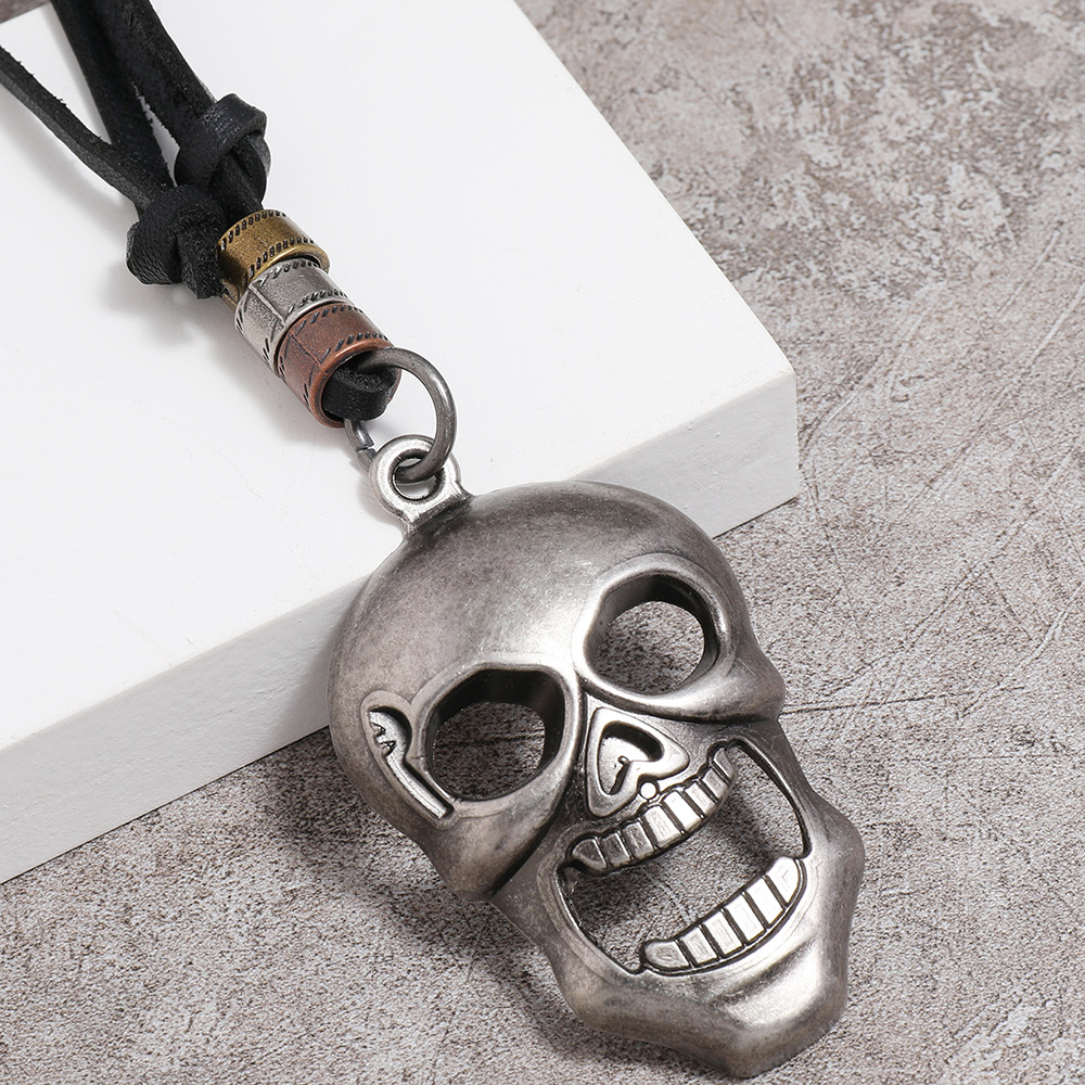 Simple Skull Head Pendant Necklace display picture 3