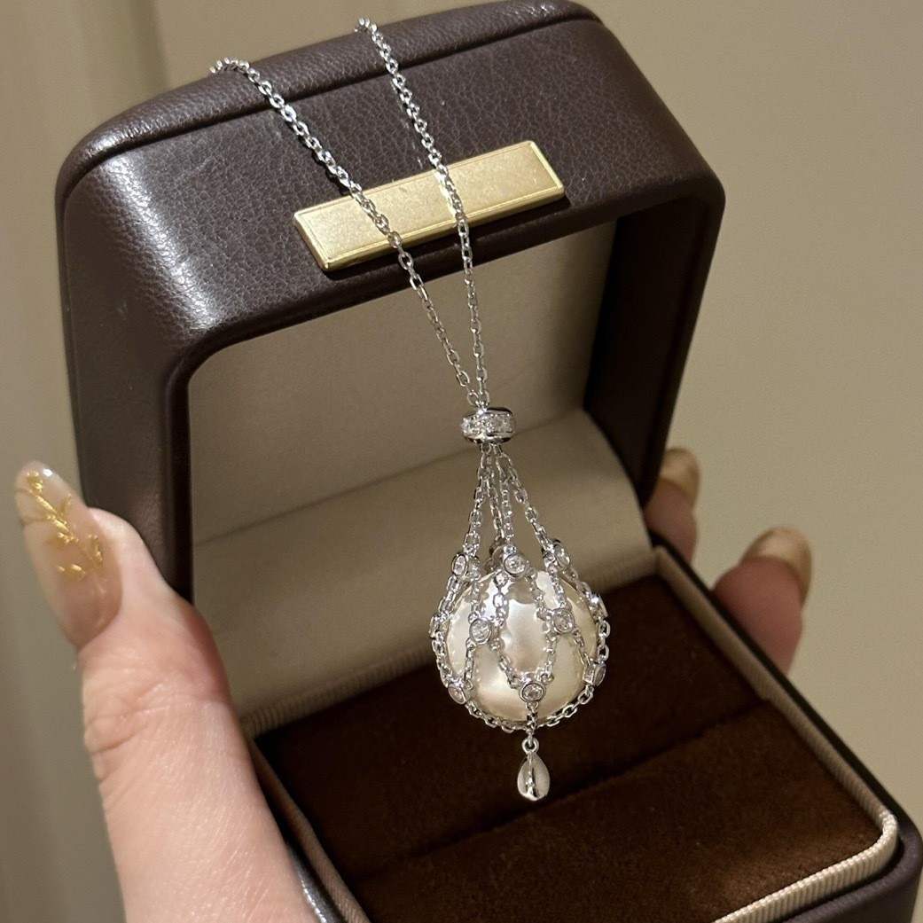 Xiaohongshu Popular Mesh Pearl Necklace for Women, Light Luxury High-End Clavicle Chain, Niche Design Detachable Sweater Chain