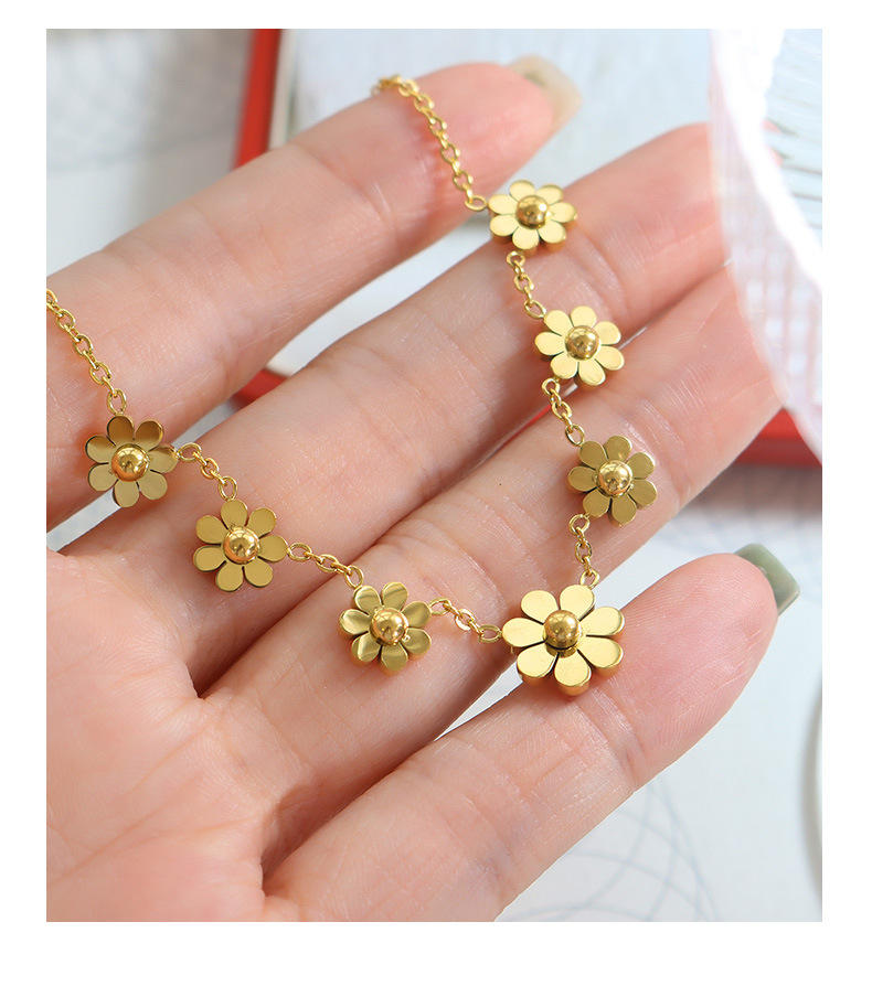 304 Stainless Steel Material Daisy Pattern Women'S Gender Fashion Daisy 304 Stainless Steel 18K Gold Plated Bracelets In Bulk