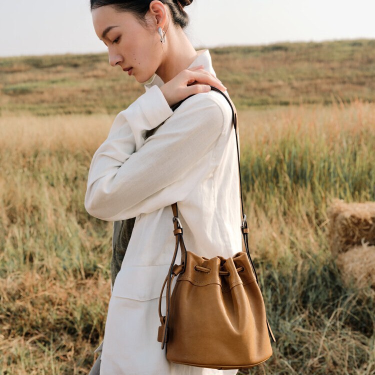 Authentic Vegetable-Tanned Sheepskin Yunshu Small Bucket Bag Casual Shoulder Crossbody Drawstring Bucket Bag Commuter Spring and Summer Small Bag for Women