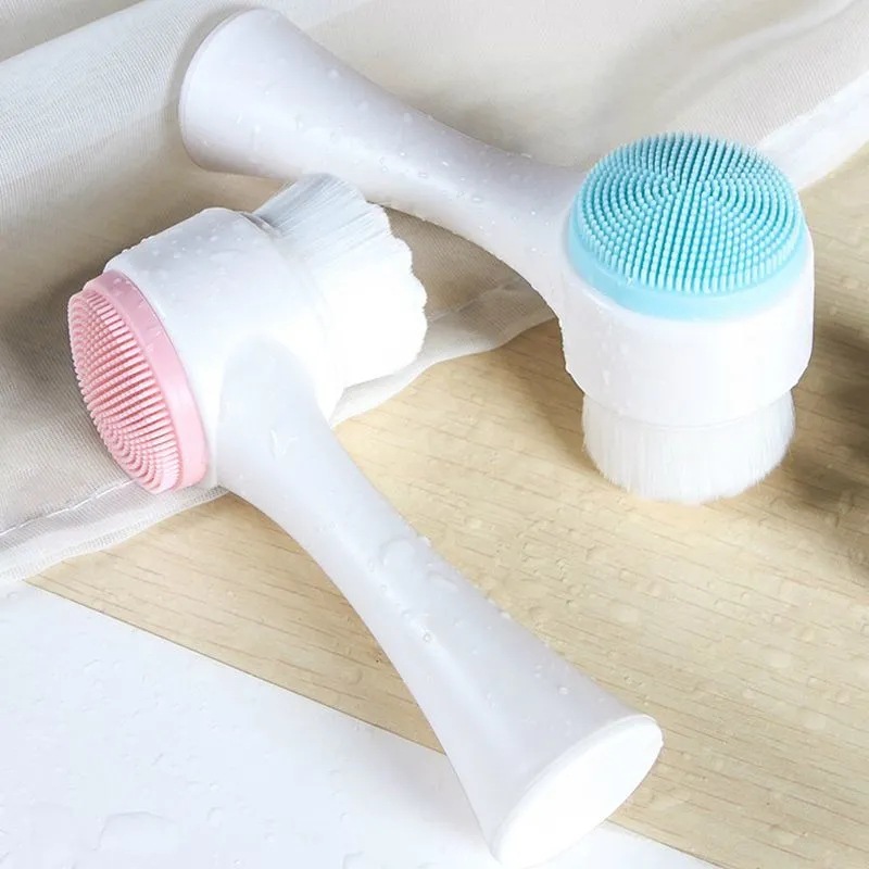Double-sided Facial Cleansing Brush with Soft Silicone Bristles: Manual Cleansing Tool for Deep Pore Cleaning