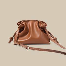 包包真皮女2025新款高级感休闲百搭抽绳福袋包质感单肩斜挎包女包