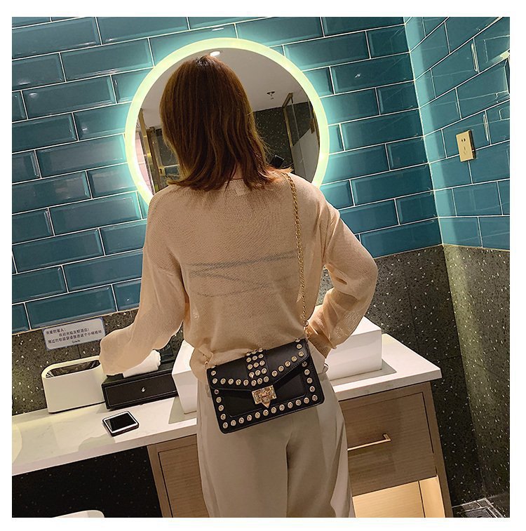 Stylish crossbody bag in black