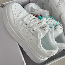 2024秋冬新款复古加绒休闲厚底小白鞋女学院风百搭魔术贴加棉板鞋