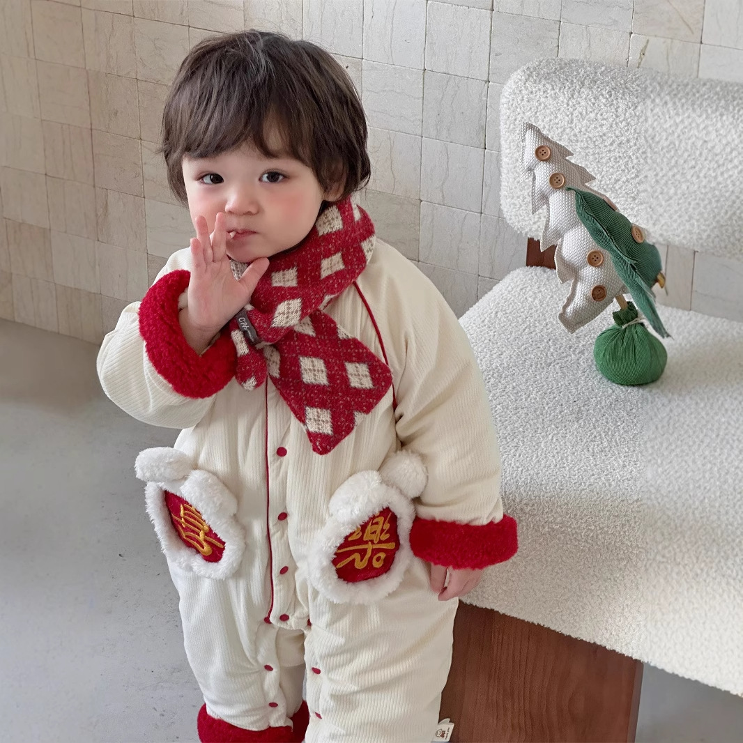 Invierno 2025 Manga larga engrosada estilo occidental gatee para bebé estilo chino bebé hombre de una pieza abrigo de algodón cálido engrosado